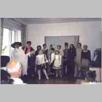 905-1303 Eroeffnung Haus Samland 2003. Mitglieder der Samlandgruppe bei den Proben fuer ihren Auftritt. (Foto Kenzler).jpg